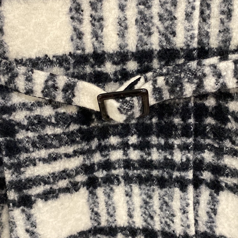 Banana Republic Black and Cream Checkered Blazer - Picture 3 of 6
